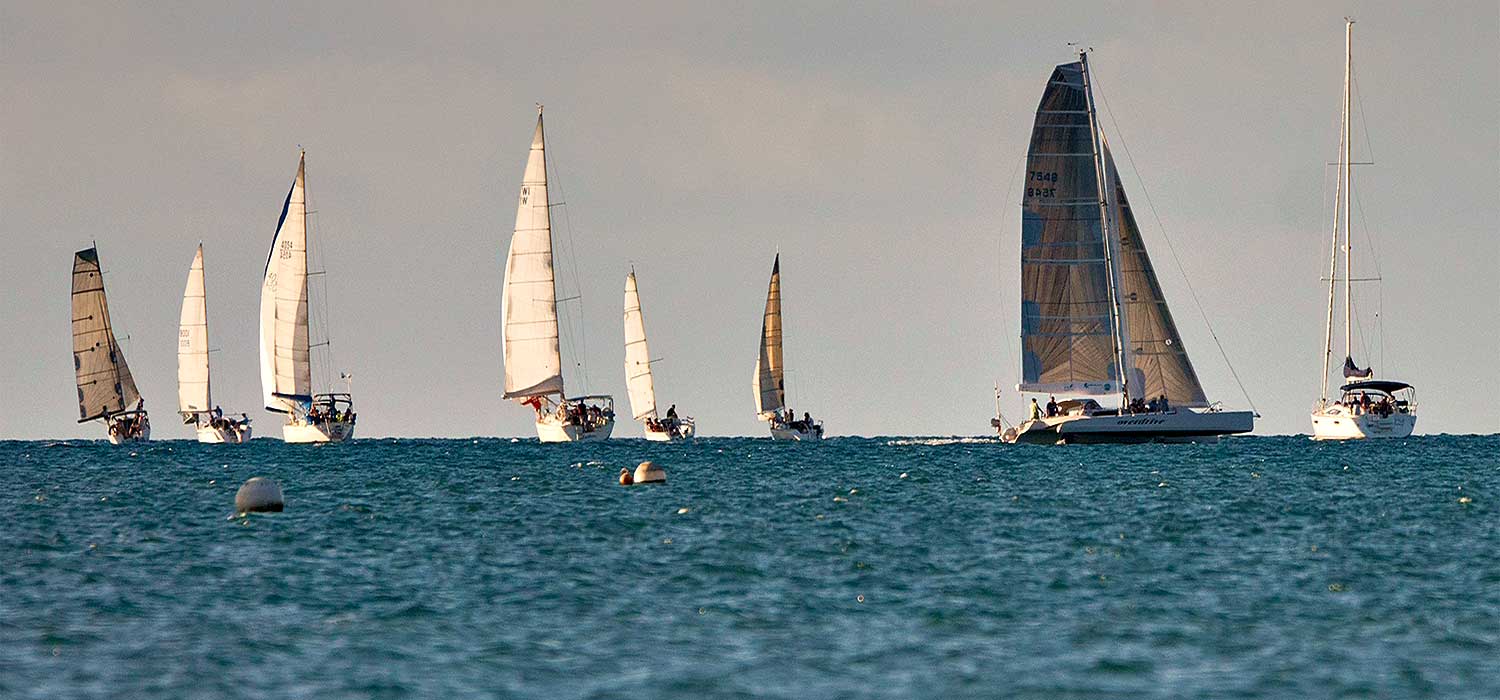 Sailing boats at Airlie_Beach