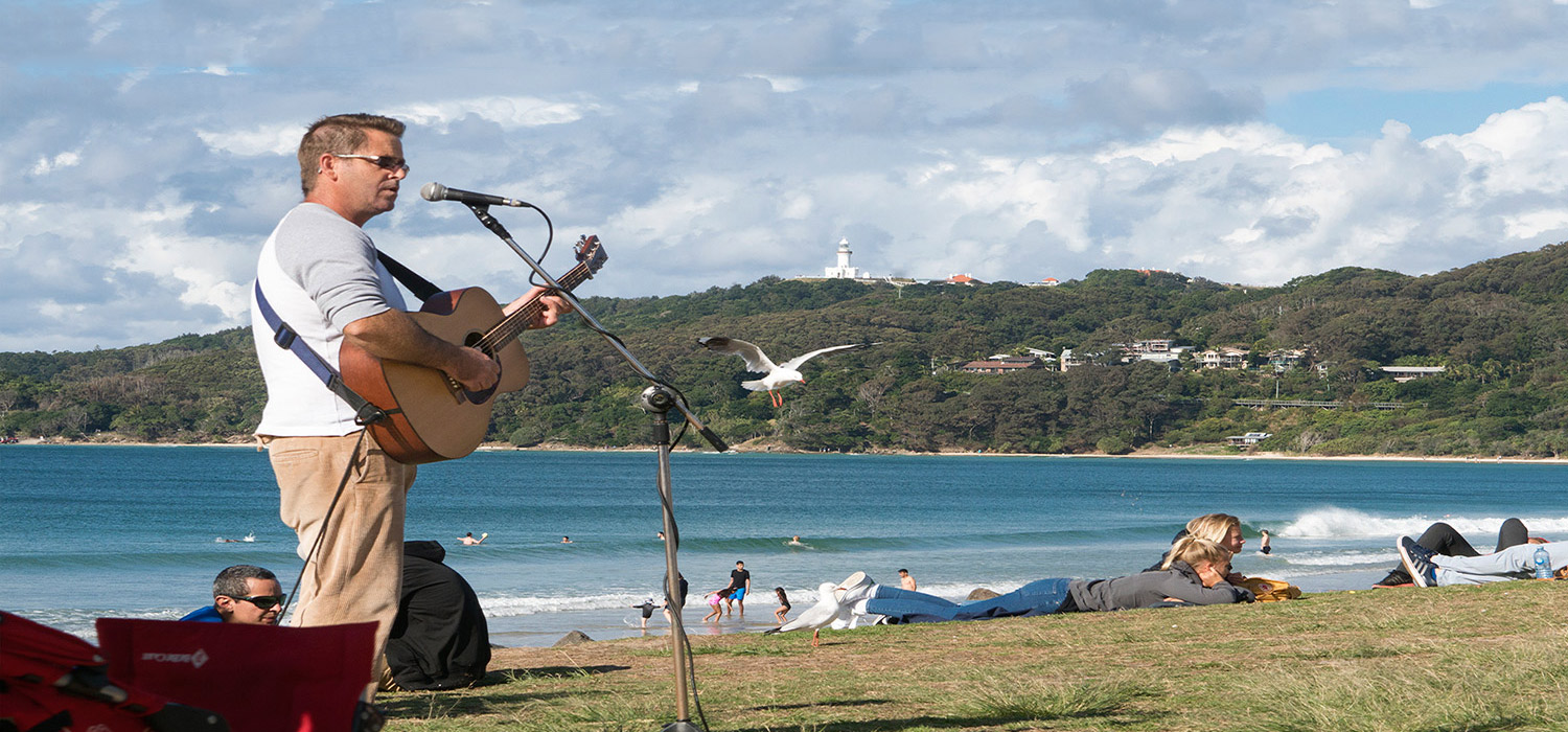 Busker at Byron Bay