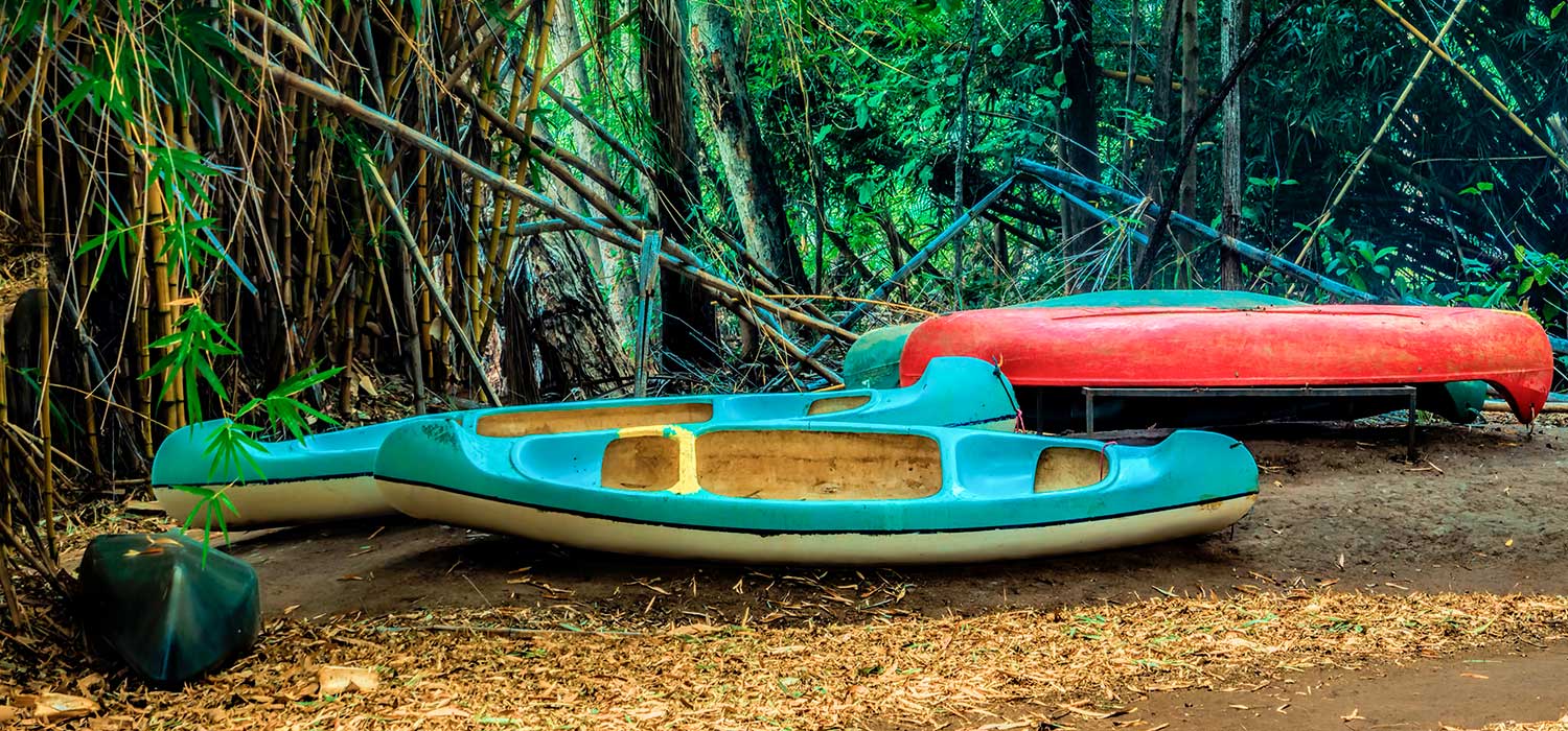 The canoes to go down the gorge