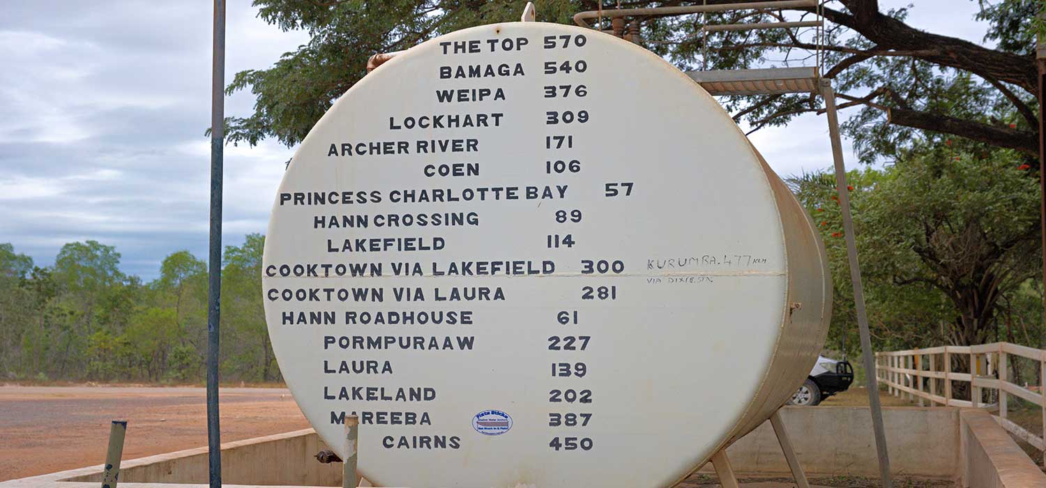 Fuel tank with distances