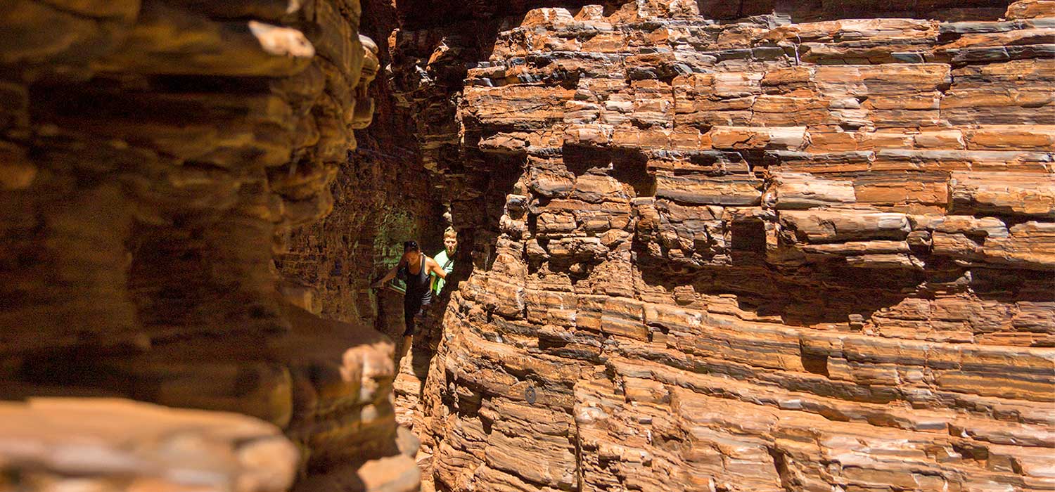 Track gets narrow in Weano gorge