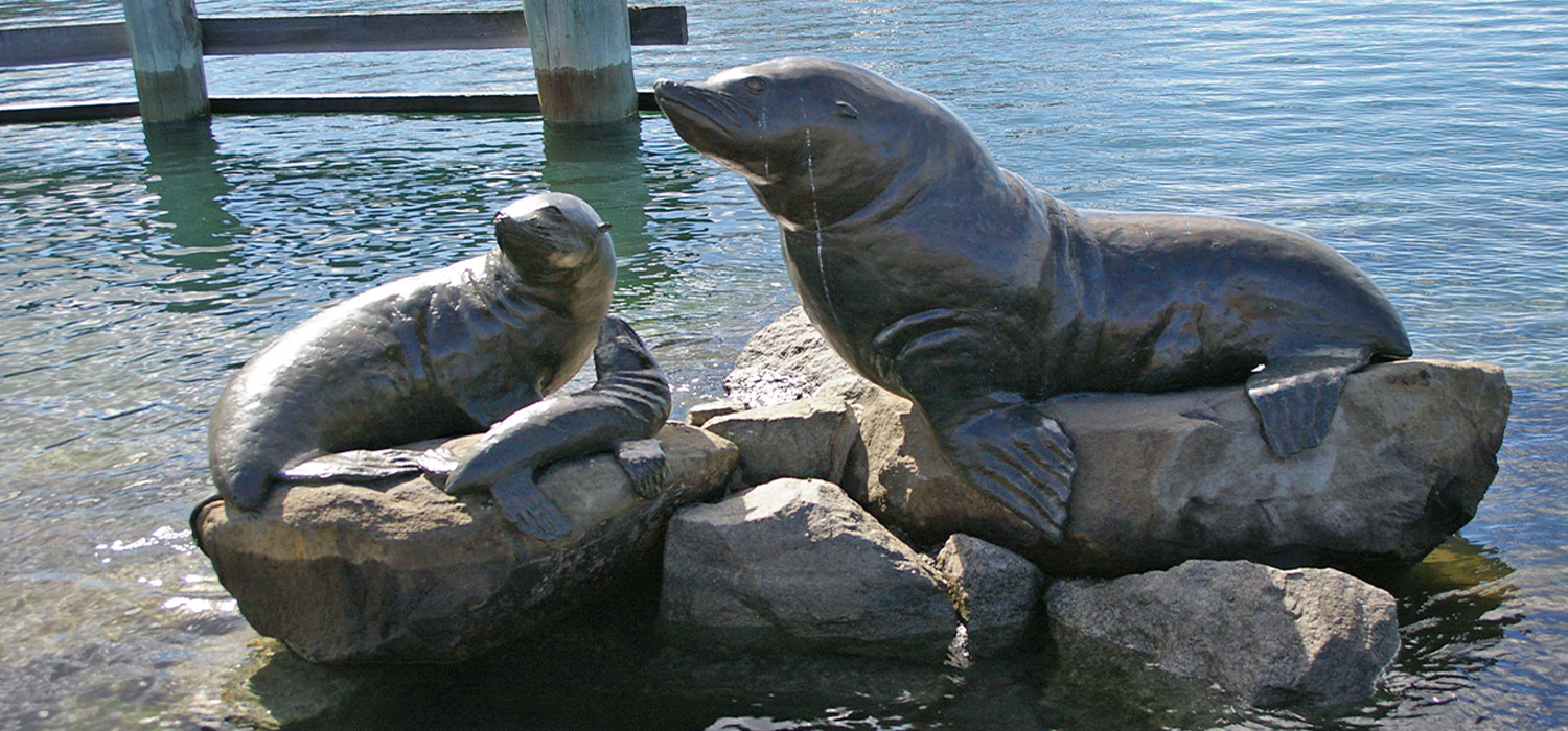 Seals statue